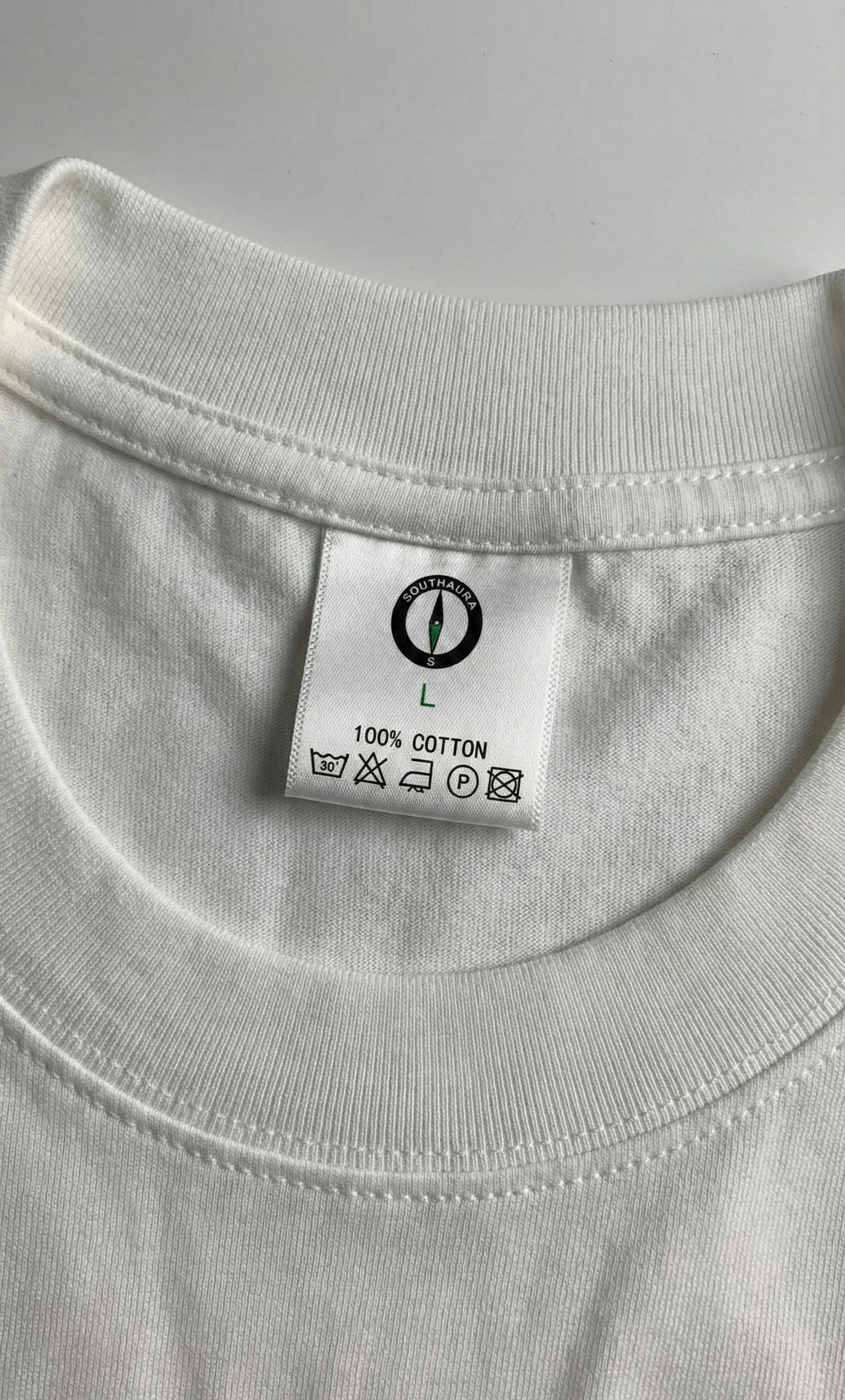 Camiseta 28F Día de Andalucía blanca y verde detalle estampado